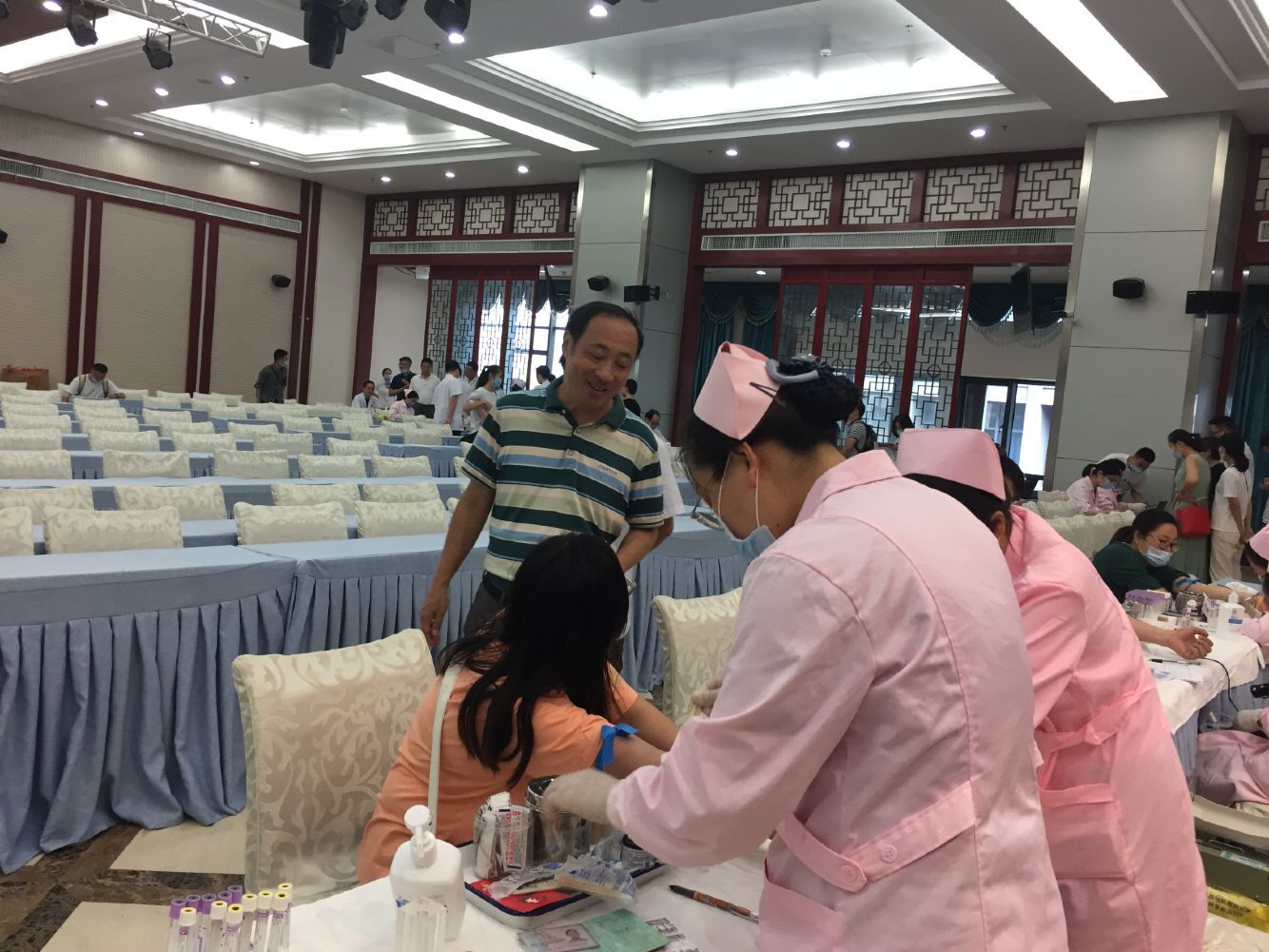 我院職工積極參加無償獻(xiàn)血公益活動(圖5)