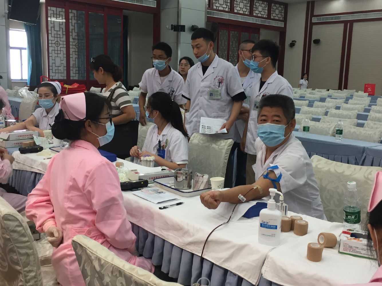 我院職工積極參加無償獻(xiàn)血公益活動(圖4)