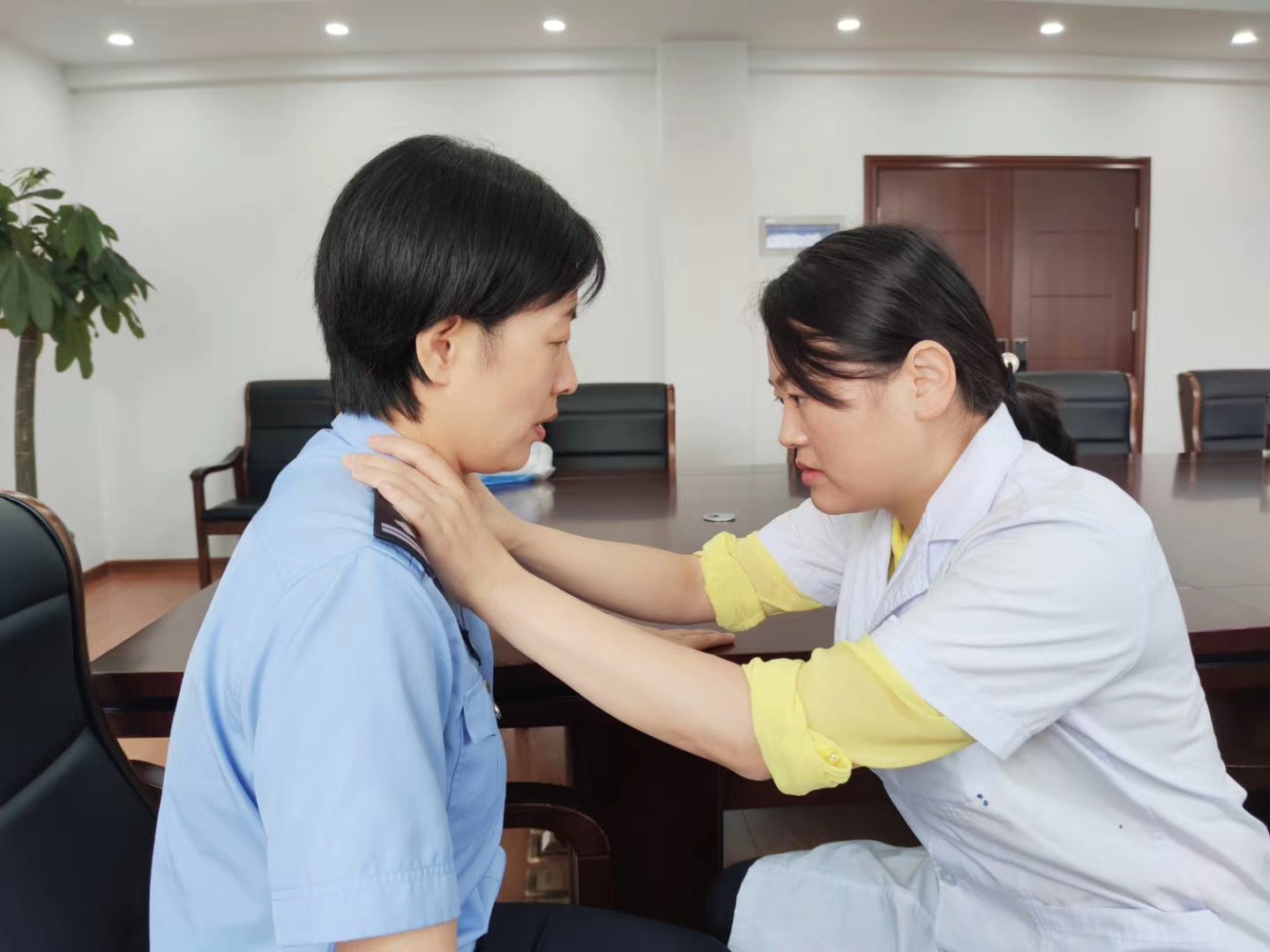 八一慰問送健康  共敘軍民魚水情——我院組織八一慰問活動(dòng)(圖4)