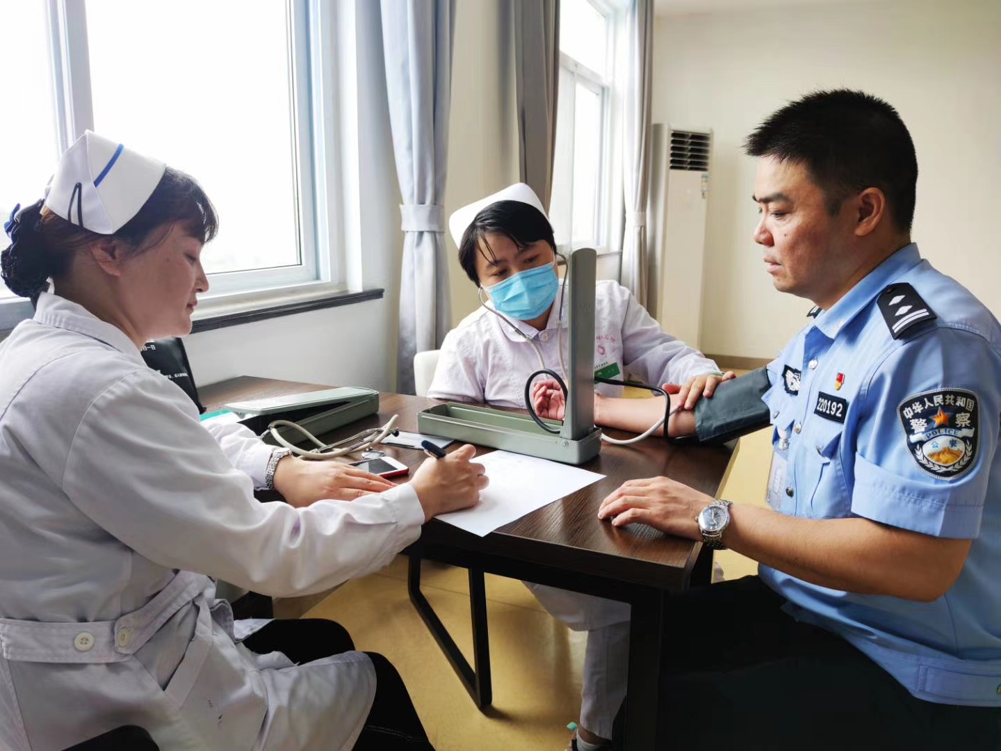 八一慰問送健康  共敘軍民魚水情——我院組織八一慰問活動(dòng)(圖6)