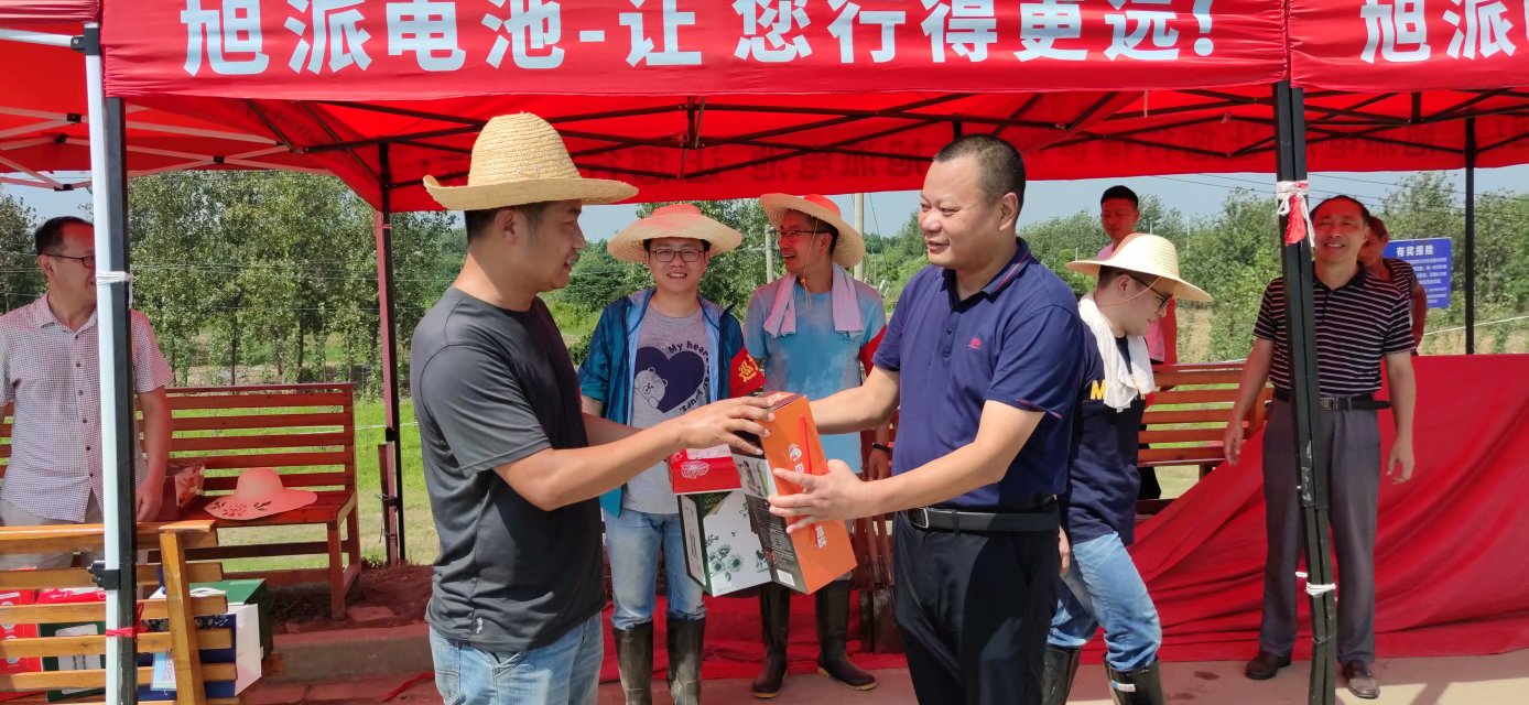 院領(lǐng)導(dǎo)帶隊(duì)慰問防汛突擊隊(duì)員(圖5)