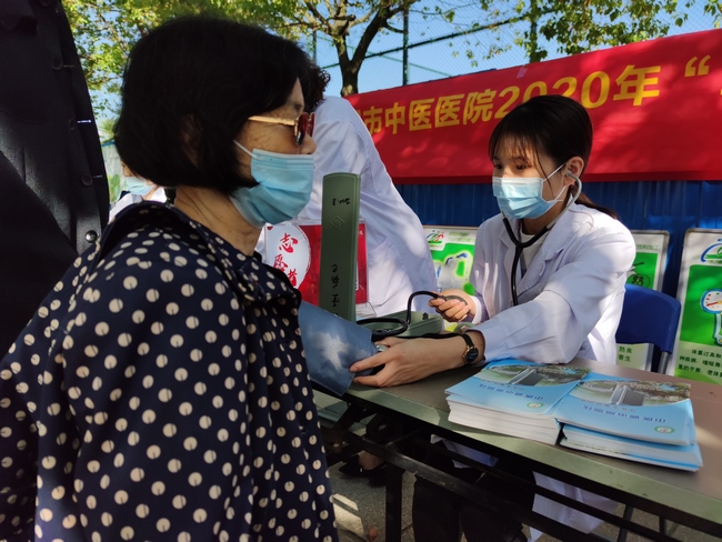 【全國(guó)高血壓日】蕪湖市中醫(yī)醫(yī)院開展2020年“全國(guó)高血壓日”主題義診宣傳活動(dòng)(圖3)