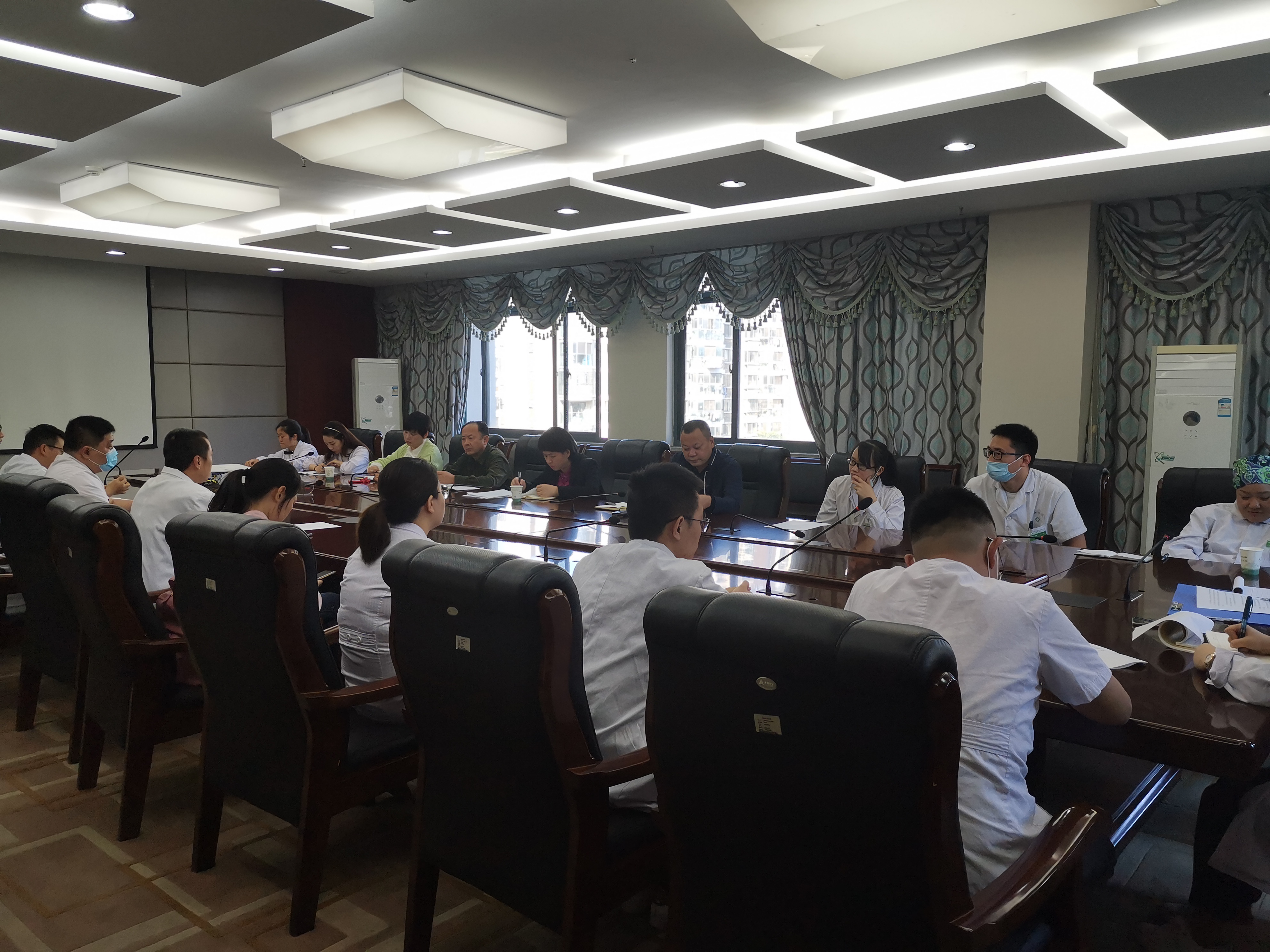 院黨委書記楊潔深入制劑室、藥劑科開展“十四五”中醫(yī)藥發(fā)展規(guī)劃編制專題調(diào)研(圖1)