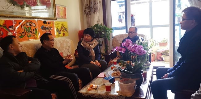 歲寒送暖意 關(guān)懷顯真情 ——院領(lǐng)導(dǎo)走訪慰問離退休老干部(圖2)