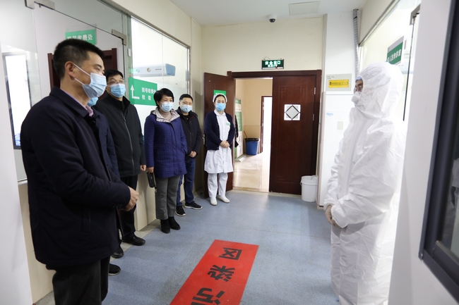 市衛(wèi)健委副主任王少華一行來(lái)我院慰問(wèn)春節(jié)期間堅(jiān)守崗位及留蕪過(guò)年醫(yī)務(wù)工作者(圖1)
