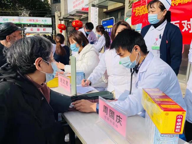 積極面對(duì)腎病 共享精彩人生——我院腎病科、內(nèi)科六支部走進(jìn)中南街道開展第十六個(gè)世界腎臟病日健康義診(圖5)