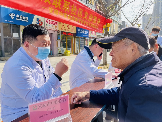 【我為群眾辦實事】校院聯(lián)合辦義診  真情服務(wù)學(xué)雷鋒(圖10)