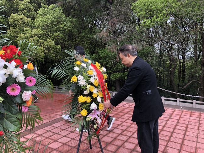 學(xué)黨史 祭英烈 傳承紅色基因——我院外科四支部組織開展清明祭掃活動(dòng)(圖2)