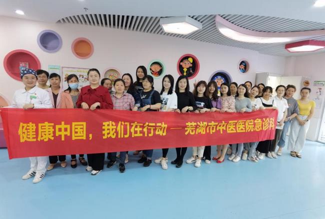 【我為群眾辦實事】內(nèi)科第四黨支部組織組織志愿者送急救科普進校園(圖1)