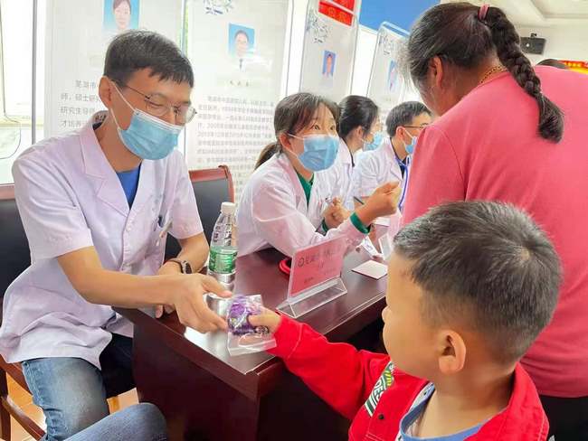 【我為群眾辦實事】關愛兒童守護健康 大型專題義診在行動(圖1)