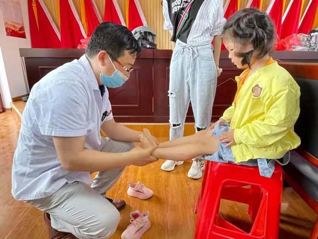 【我為群眾辦實事】關愛兒童守護健康 大型專題義診在行動(圖2)