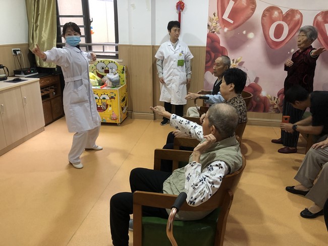 關(guān)注老年群體，健康與愛同行——我院老年醫(yī)學(xué)科走進(jìn)頤樂堂老年公寓(圖2)