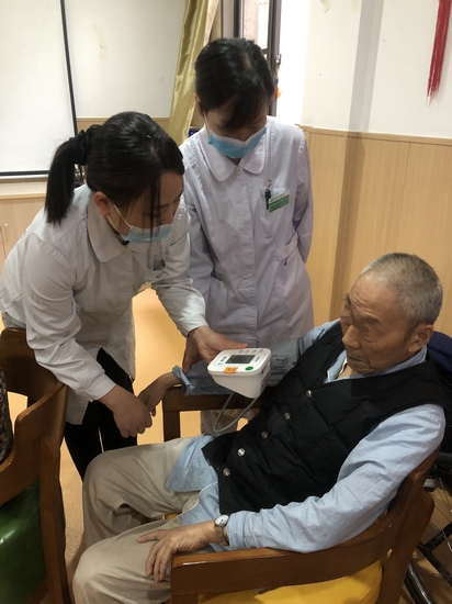 關(guān)注老年群體，健康與愛同行——我院老年醫(yī)學(xué)科走進(jìn)頤樂堂老年公寓(圖3)