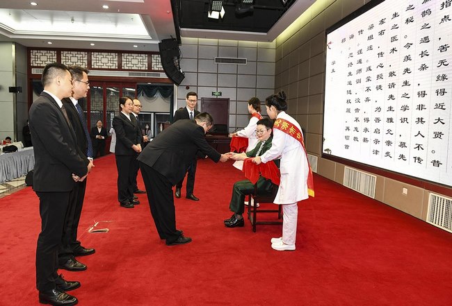 中醫(yī)正骨 薪火相傳 安徽中醫(yī)藥高等?？茖W(xué)校附屬醫(yī)院（蕪湖市中醫(yī)醫(yī)院）舉行 平樂郭氏正骨傳人郭珈宜蕪湖工作站拜師儀式(圖1)