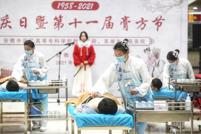 安徽中醫(yī)藥高等?？茖W(xué)校附屬醫(yī)院、蕪湖市中醫(yī)醫(yī)院院慶日暨膏方節(jié)開幕(圖2)