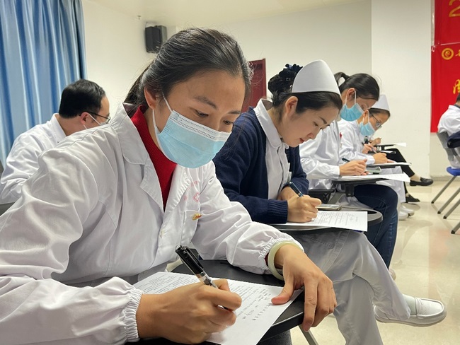 我院內(nèi)科四支部、內(nèi)科八支部、內(nèi)科九支部聯(lián)合開展“黨史知識競賽”(圖3)