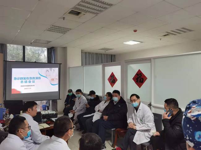 演練為實(shí)戰(zhàn)、急診當(dāng)先鋒 ——我院急診科舉行“群發(fā)傷急救演練”紀(jì)實(shí)(圖4)