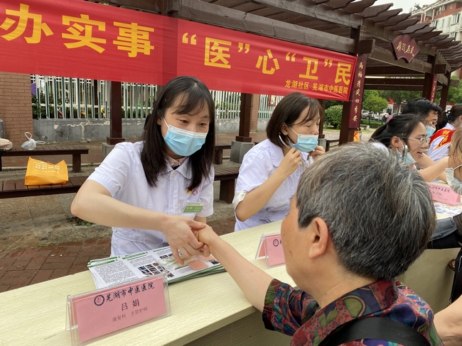 改作風  辦實事  “醫(yī)”心“衛(wèi)”民”辦義診(圖8)