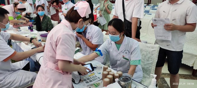 無償獻血作表率 傳遞溫暖踐初心 ——住培支部黨員參加無償獻血活動(圖2)