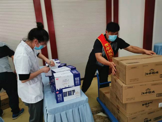 院團委組織青年志愿者參加“院職工無償獻(xiàn)血”活動(圖1)