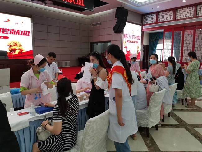 院團委組織青年志愿者參加“院職工無償獻(xiàn)血”活動(圖3)