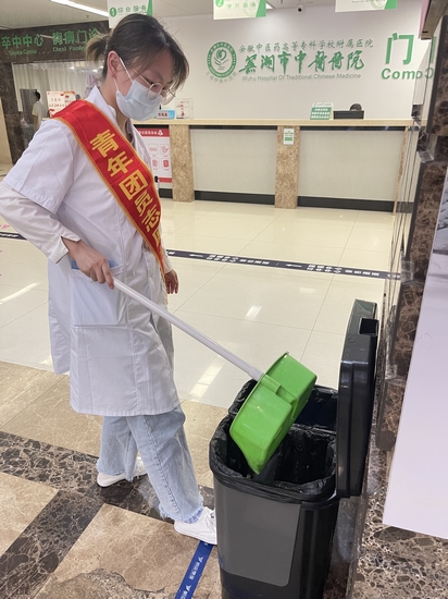 干凈清潔看我的 志愿服務(wù)在行動 ——我院團(tuán)委組織開展志愿者服務(wù)活動(圖2)
