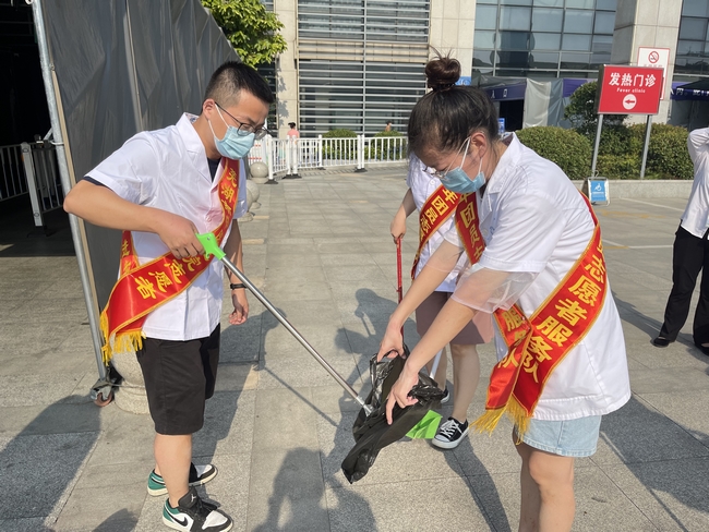 干凈清潔看我的 志愿服務(wù)在行動 ——我院團(tuán)委組織開展志愿者服務(wù)活動(圖3)