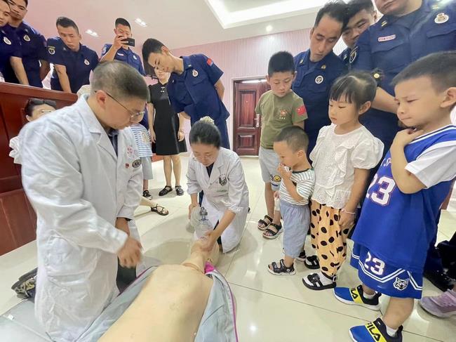 軍民魚水一家親、擁軍擁屬迎“八·一”(圖5)