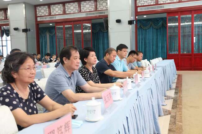全國(guó)名中醫(yī)楊駿教授再次來我院坐診(圖3)