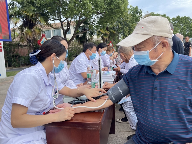 專家義診送真情 健康科普暖民心 ——2022年全國科普日活動(dòng)暨健康巡講“百百千”健康義診活動(dòng)走進(jìn)南陵許鎮(zhèn)(圖5)