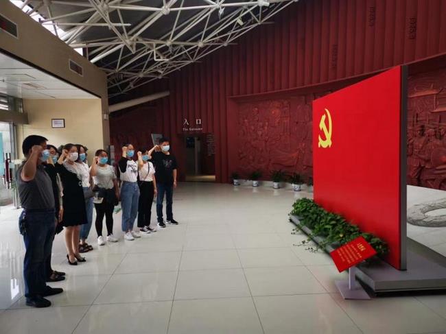 瞻仰革命英烈 傳承紅色基因 ——內(nèi)四支部“祭英烈”主題黨日活動紀(jì)實(shí)(圖6)