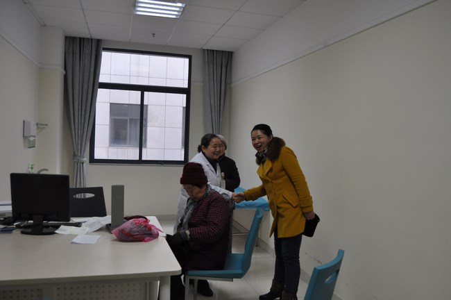 院領導走訪慰問干部職工(圖3)