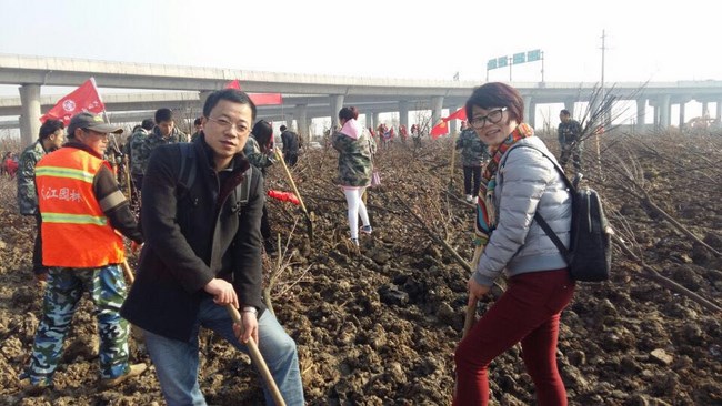 我院職工積極參加 “義務(wù)植樹(shù)”公益活動(dòng)(圖2)