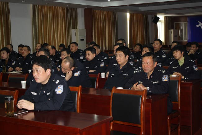 警民共建 魚水情深——我院專家為弋江區(qū)公安基層民警進(jìn)行警務(wù)現(xiàn)場急救知識培訓(xùn)(圖3)