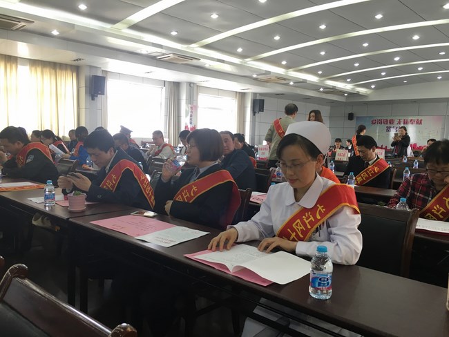 護(hù)士丁小琴榮登弋江區(qū)十佳“最美勞動者”榜單(圖1)
