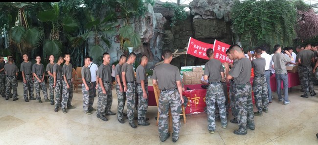 我院醫(yī)療隊慰問解放軍臨汾旅官兵(圖9)