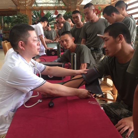我院醫(yī)療隊慰問解放軍臨汾旅官兵(圖11)