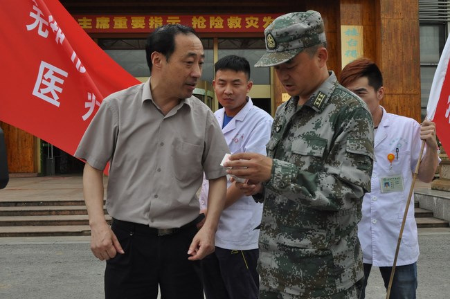 我院醫(yī)療隊慰問解放軍臨汾旅官兵(圖2)