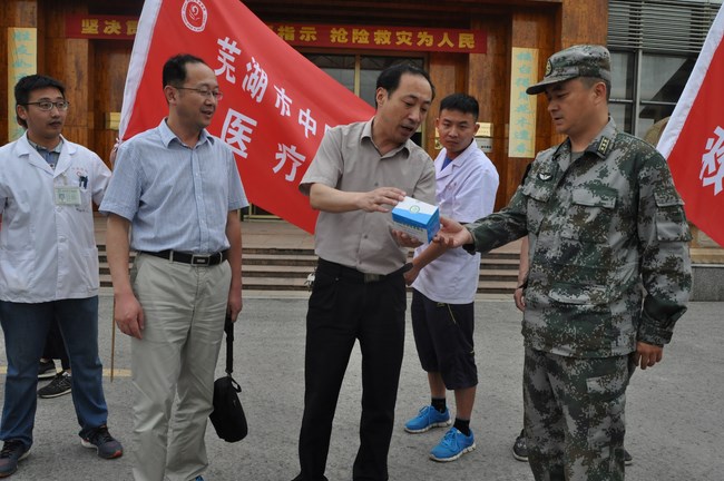 我院醫(yī)療隊慰問解放軍臨汾旅官兵(圖3)