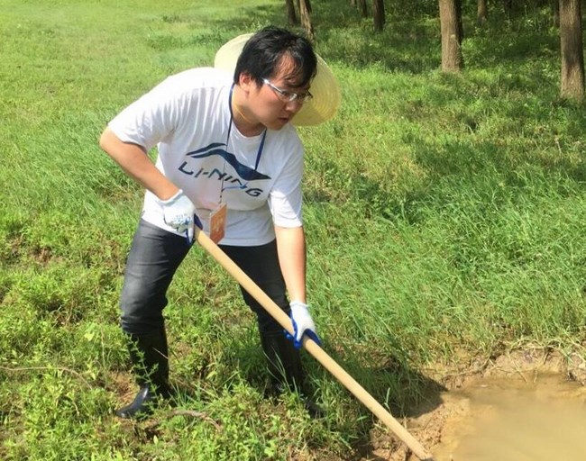 咬緊牙關(guān)，“白衣戰(zhàn)士”守住每寸圩堤(圖5)