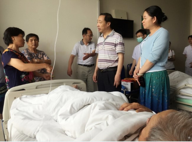 醫(yī)院救治進行時：受災(zāi)患者被送往市中醫(yī)院免費救治(圖1)
