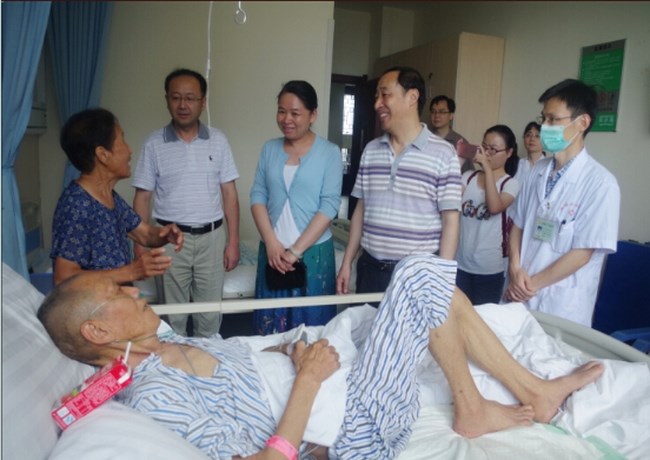 醫(yī)院救治進行時：受災(zāi)患者被送往市中醫(yī)院免費救治(圖2)