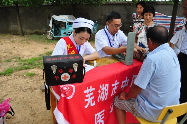 我院派出第六批抗洪搶險(xiǎn)醫(yī)療服務(wù)分隊(duì)(圖1)
