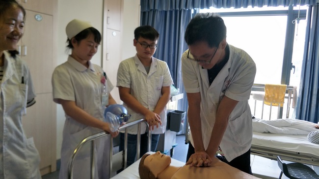 責(zé)任在心，警鐘長(zhǎng)鳴————我院組織院內(nèi)應(yīng)急急救演練(圖3)