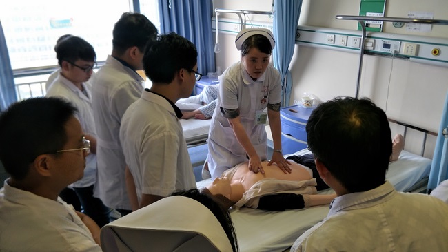 責(zé)任在心，警鐘長(zhǎng)鳴————我院組織院內(nèi)應(yīng)急急救演練(圖5)