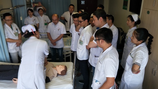 責(zé)任在心，警鐘長(zhǎng)鳴————我院組織院內(nèi)應(yīng)急急救演練(圖6)