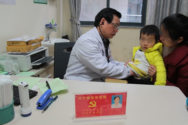 我愛兒科，志愿接力——我院兒科開展志愿服務(wù)緩解兒科就診高峰期就診壓力(圖1)