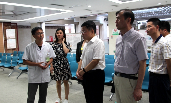 省衛(wèi)計(jì)委副主任金維加一行來我院開展《安徽省中醫(yī)藥條例》立法調(diào)研活動(dòng)(圖2)