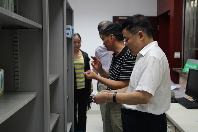 省衛(wèi)計(jì)委副主任金維加一行來我院開展《安徽省中醫(yī)藥條例》立法調(diào)研活動(dòng)(圖6)