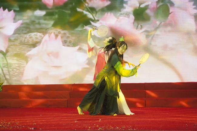 薪傳甲子 筑夢遠(yuǎn)航――我院舉辦院慶60周年文藝演出(圖13)